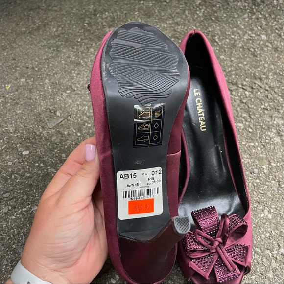 LE CHATEAU Satin Peep Toe Heels - Picture 4 of 5